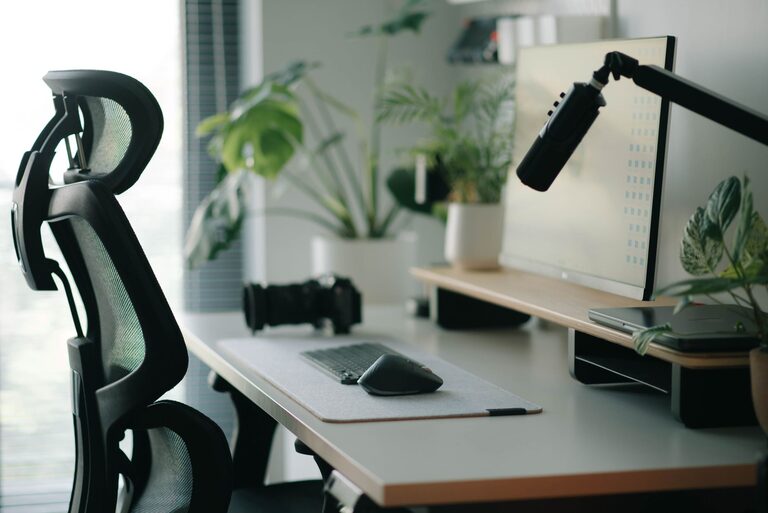 Desk Setup Tips for Focus and Comfort That Boost Productivity